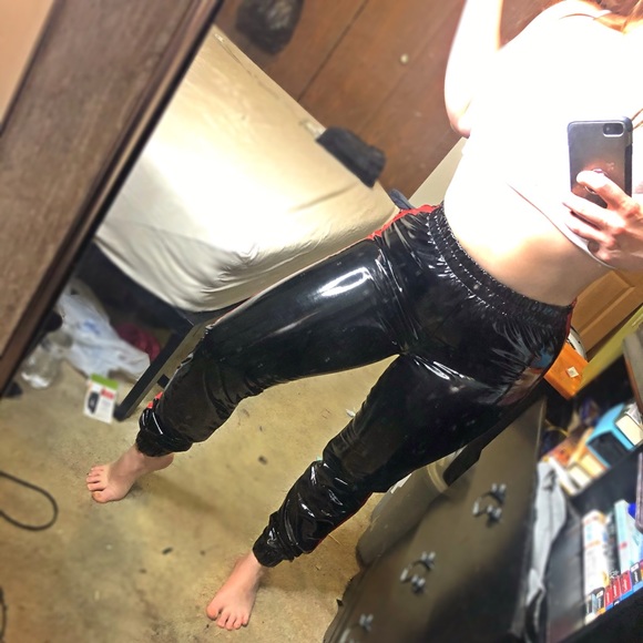 Forever21 Black Red Faux Leather Pants Size Medium - Picture 4 of 5